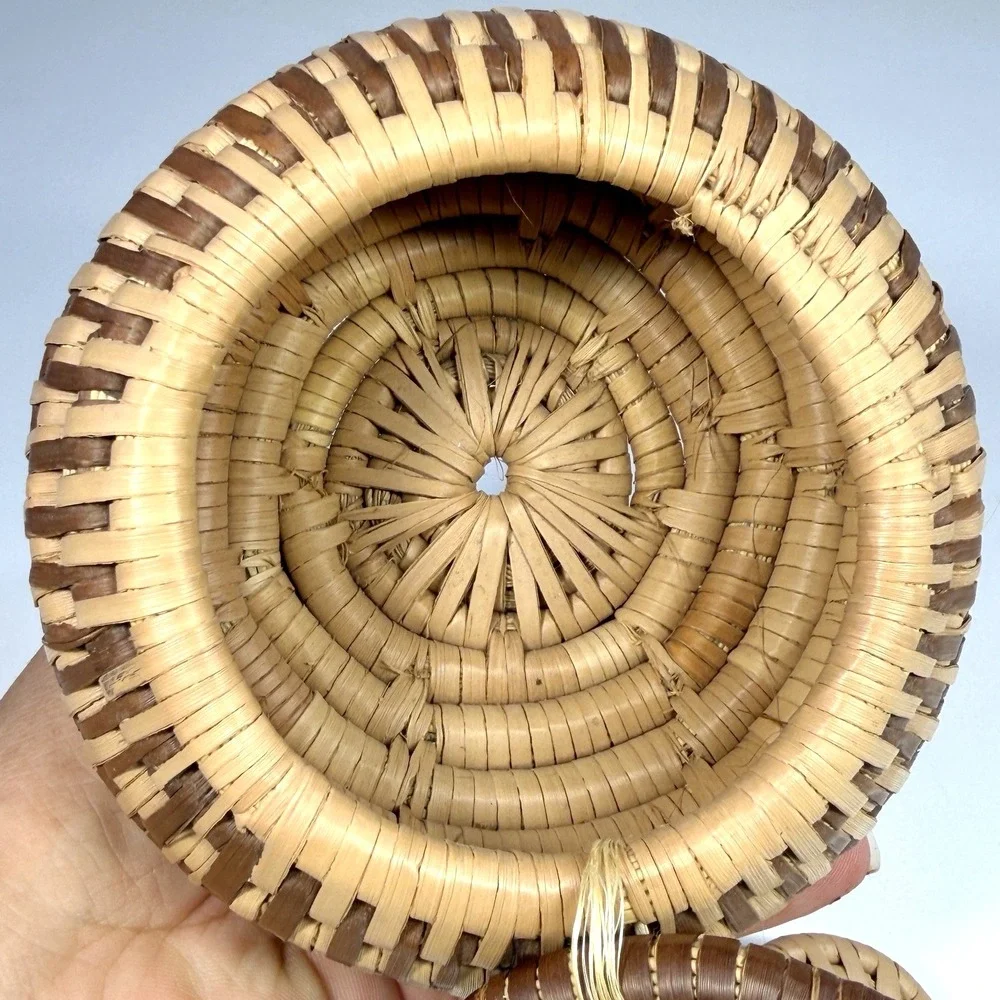 Vintage Handwoven Coiled Lidded Basket Natural Fiber Grass Loop Handle 5.5